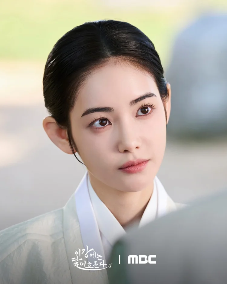 月亮在江边流淌 (2025) 中文字幕 1080P/4K