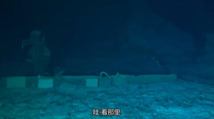 泰坦:海门灾难 剧照